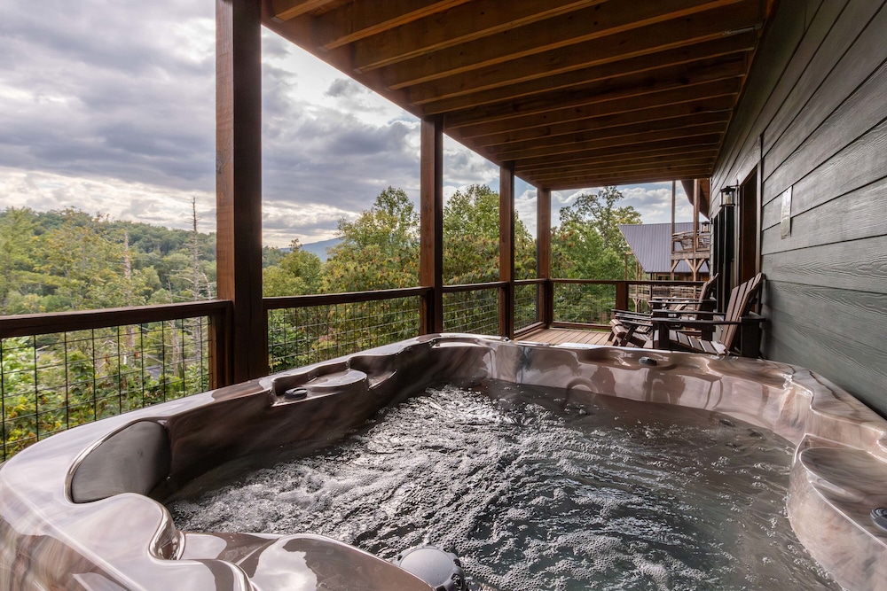 Raccoon Ridge Retreat - Gatlinburg Mountain Escape