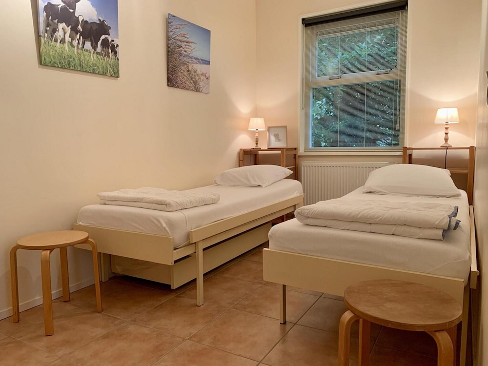 Comfortable Family Bungalow Near Beach