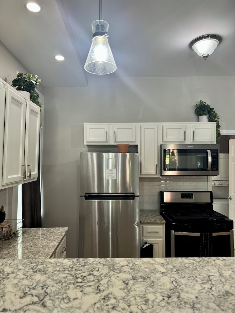Jungle House Boutique Lofts – Downtown Columbus & Short North