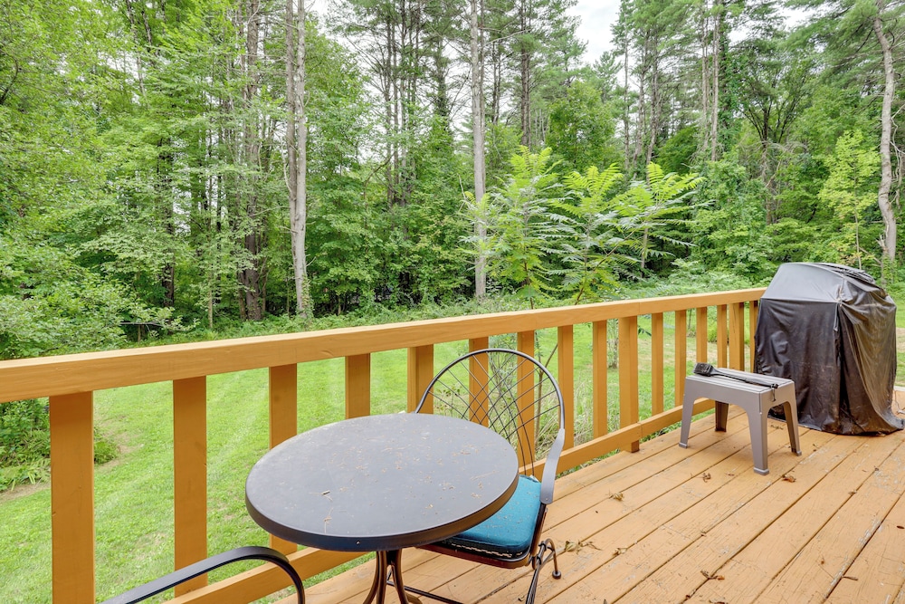 7 Mi to Glens Falls: Peaceful Retreat w/ Game Room
