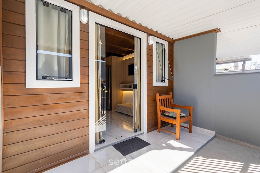 Comfortable and Sophisticated Accommodations Just Minutes From the Beach - VIL
