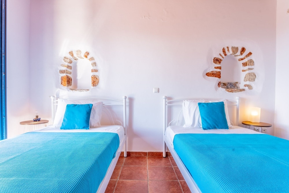 Villa Ioanna for 10 - Allparos Villas