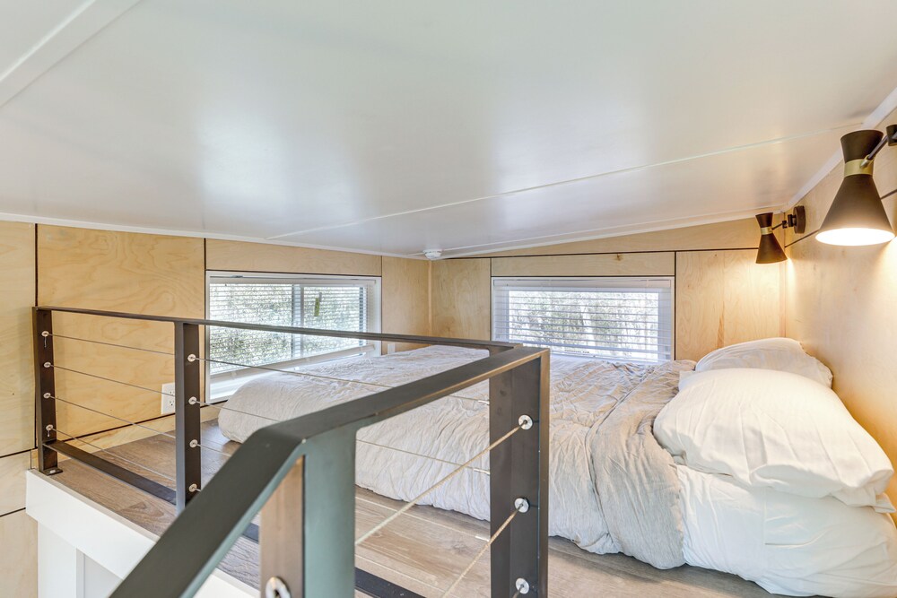 Hiking & Creek: Manor Tiny Home in Forest Retreat