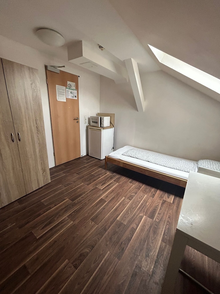 2-Rent Group Hostel Zimmer&Apartments GKP2