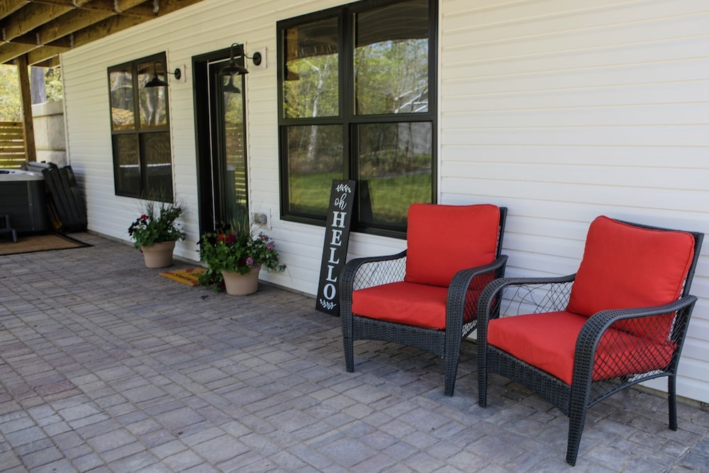 Amazing Lake House With Beach Access 4 Bedroom Home by RedAwning