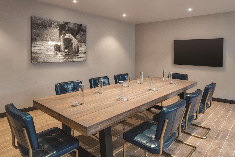 Green Bay Vacations - Oneida Casino Hotel - Property Image 9