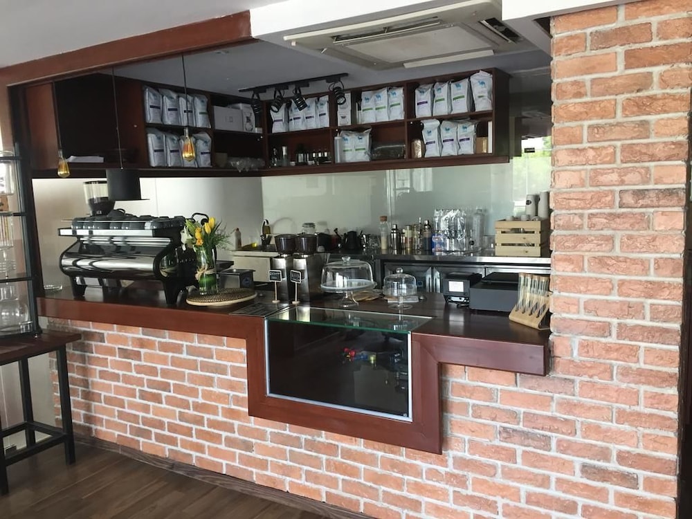 Magic suite Abu Halifa