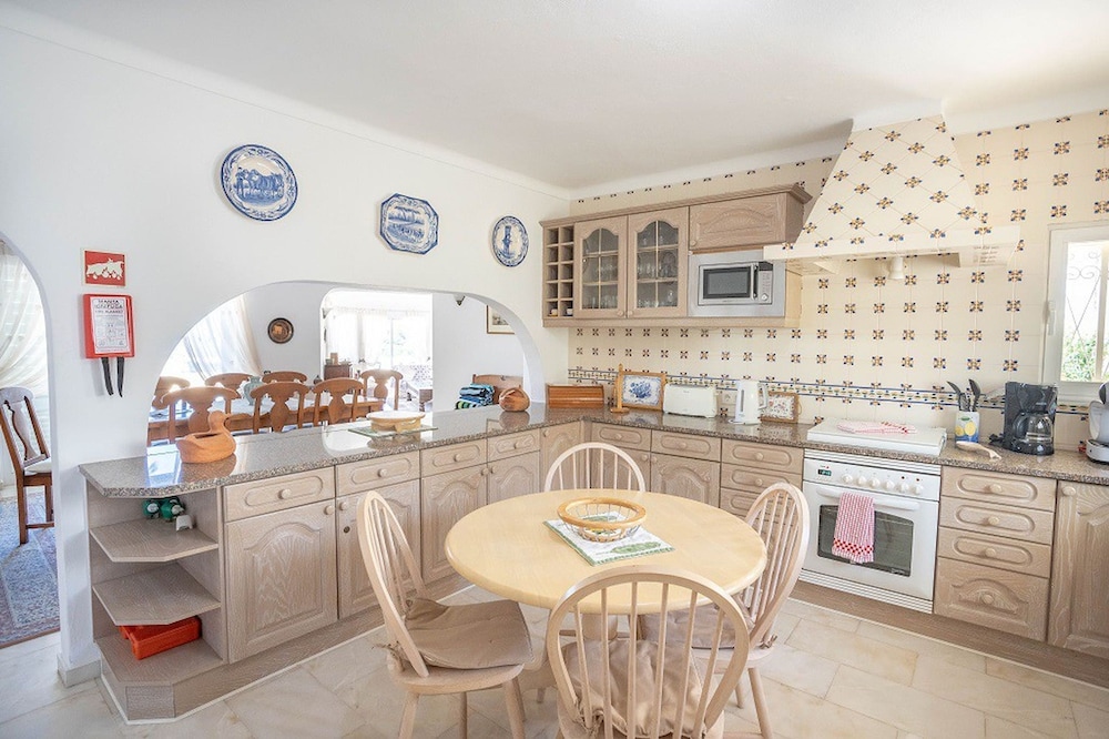 Silver Beautiful 4 Bedroom Vila Just Steps TO TH