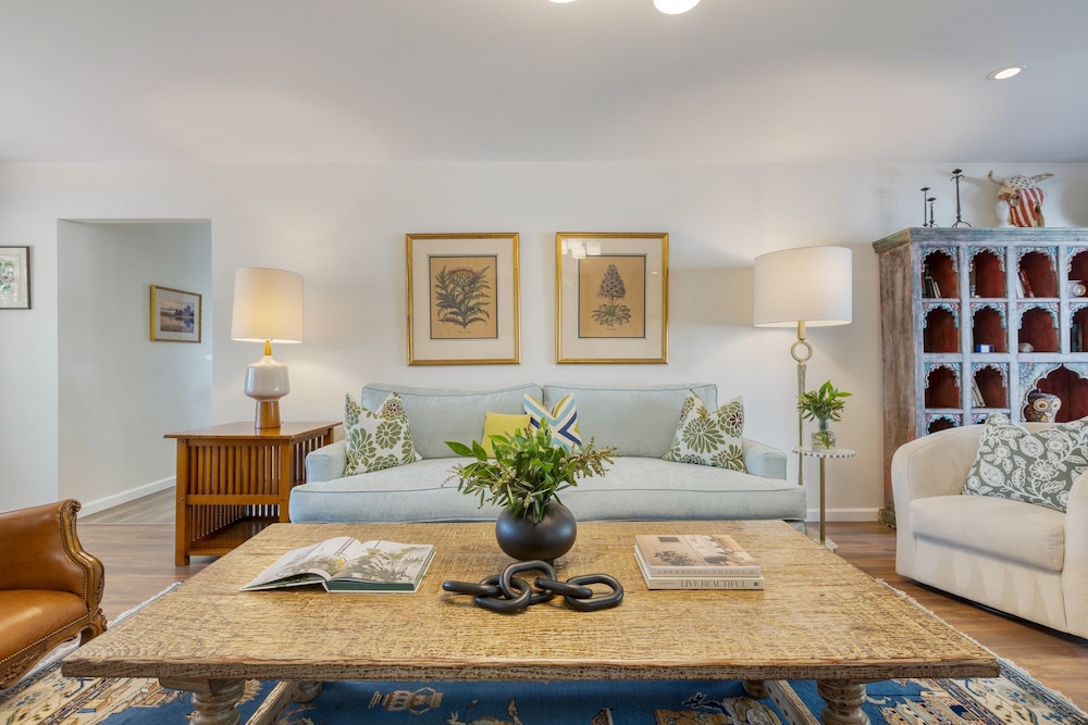Hummingbird Haven by Avantstay Dog-friendly Near the Beach Huge Yard Hot Tub