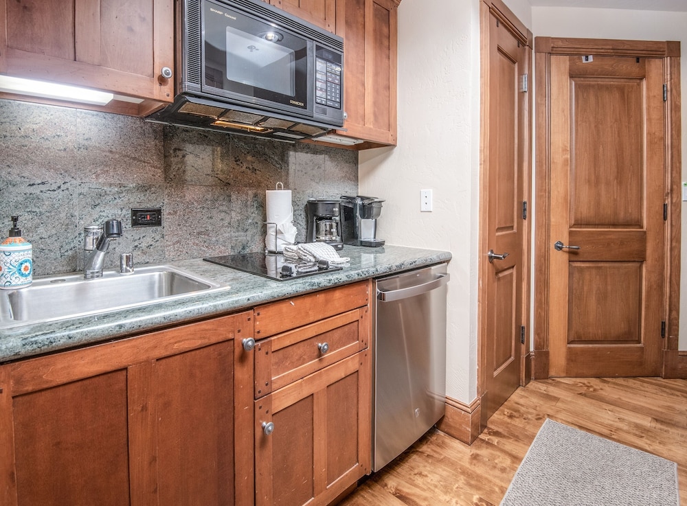 Mccoy Peak Lodge 107 1 Bedroom Condo by RedAwning - Property Image 25