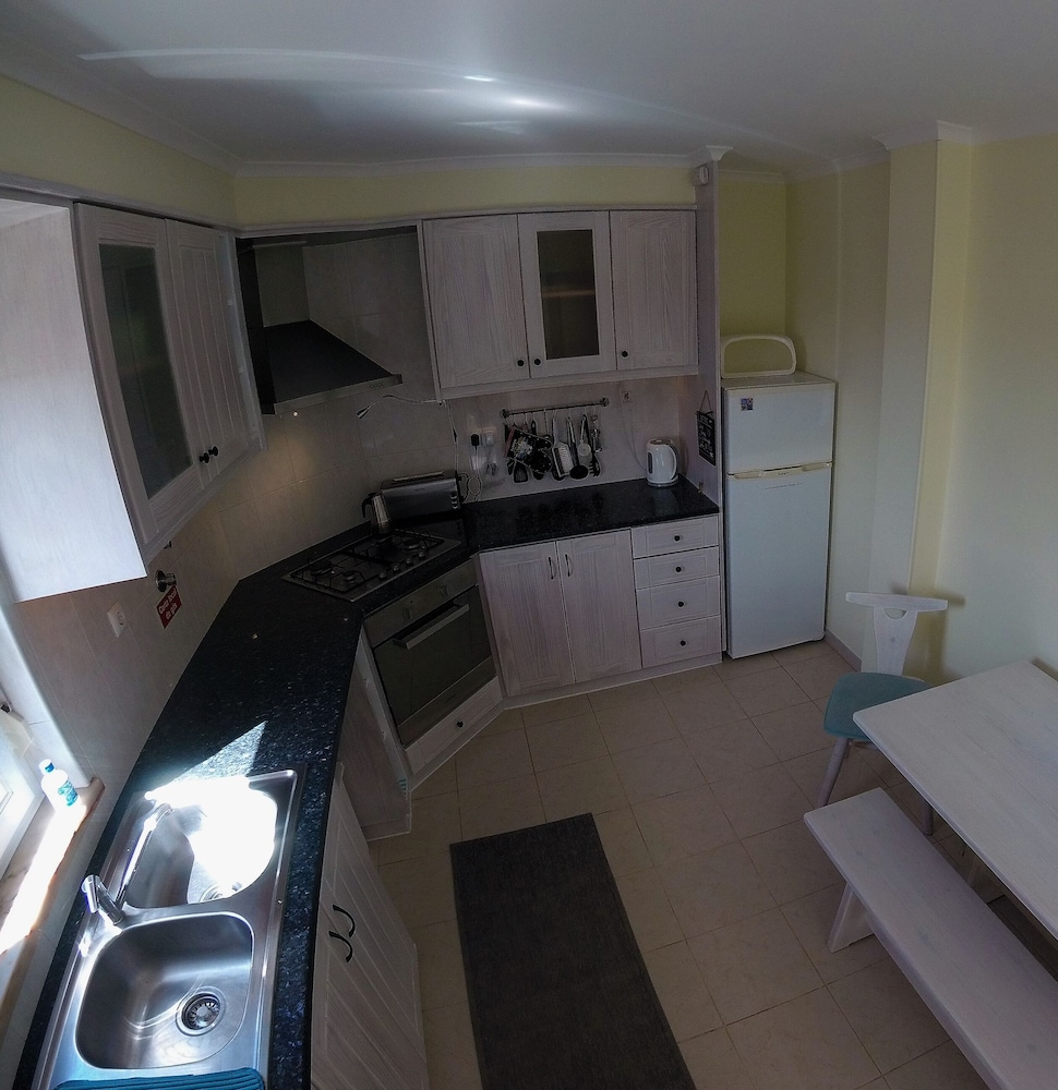 Peniche Surf Lodge - Hostel