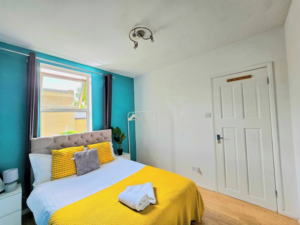 Cozy 4 Bedroom House in the Heart of Brixton