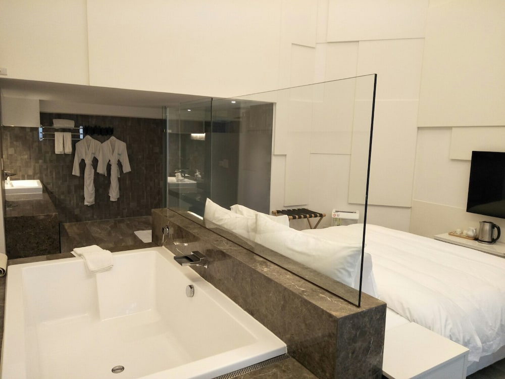 Play Hotel