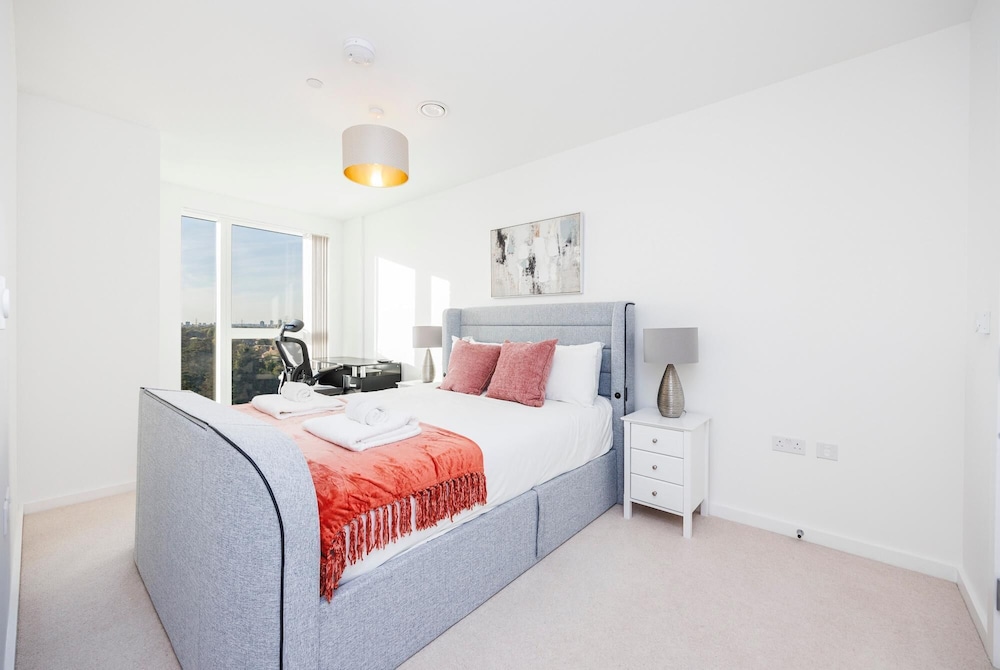 Newly Built 2 Bed Apartment By London City Airport