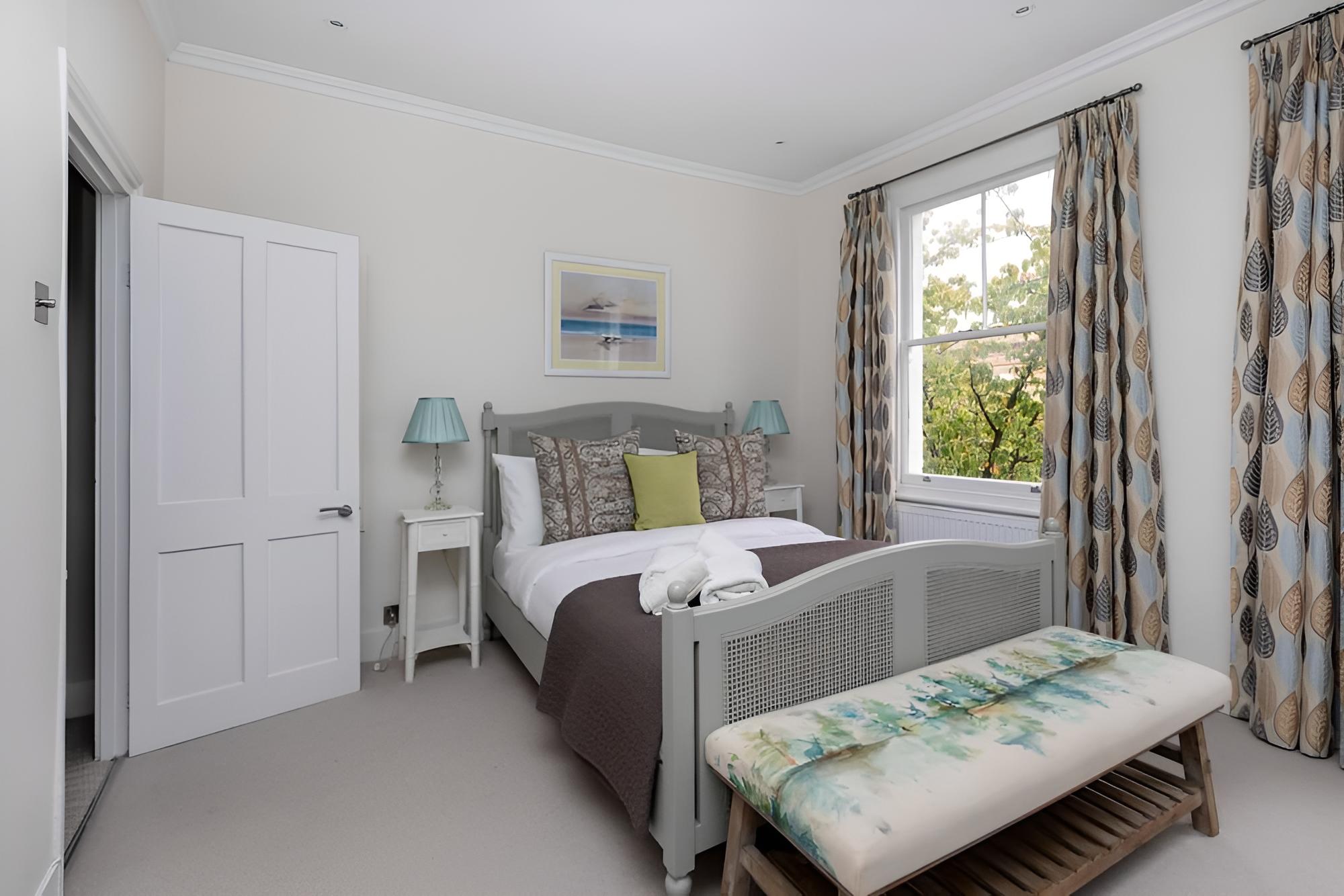 Vibrant 1BD Home With Outdoor Patio - Hammersmith!