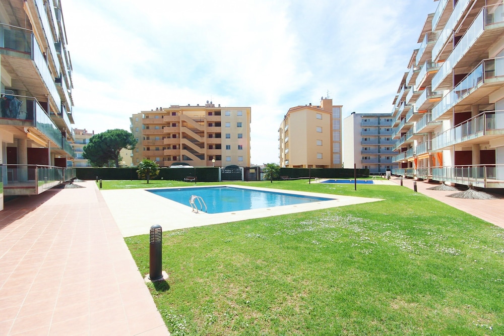 Apartment in Roses Near the Beach