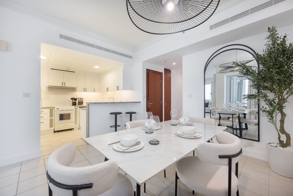 Prime 2BR Near Marina Mall Tram
