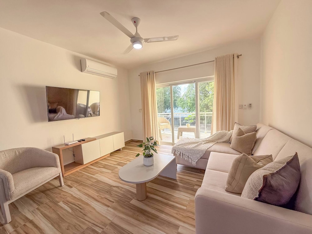 Hillside Condo - 2BR Charming APT Close to Strip!