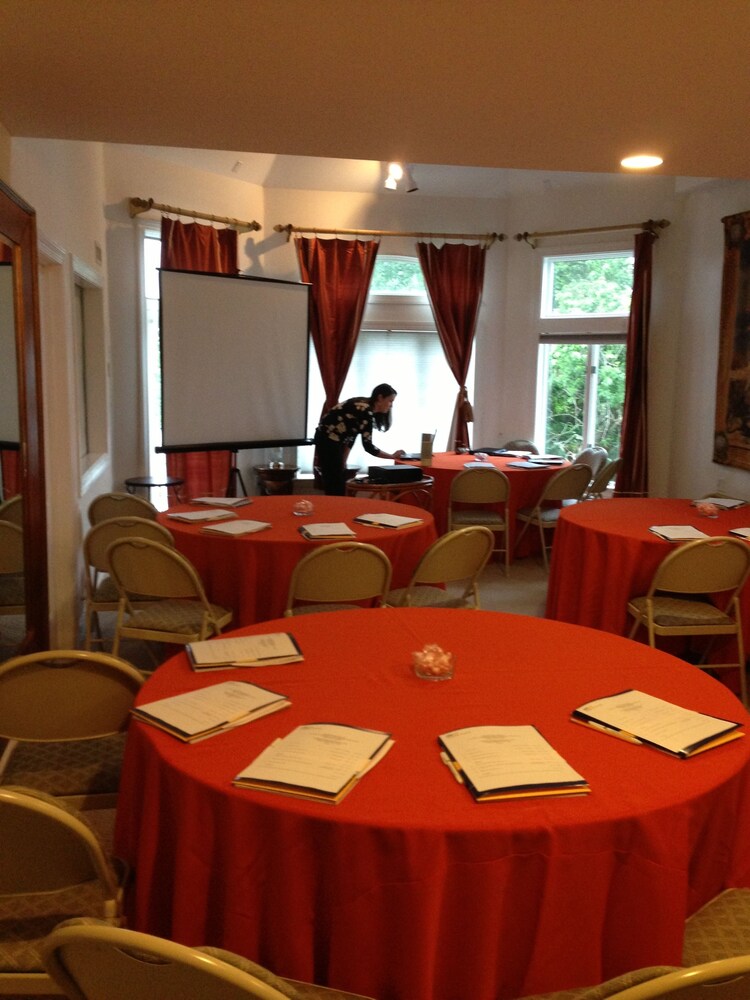 Columbia Vacations - The Columbia Inn at Peralynna Manor - Property Image 128