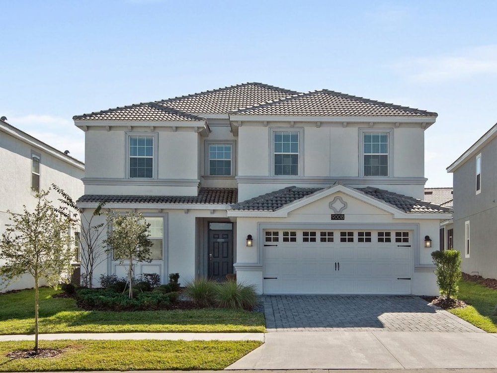 Free Pool Heat! Walk to Lazy River - Image 1