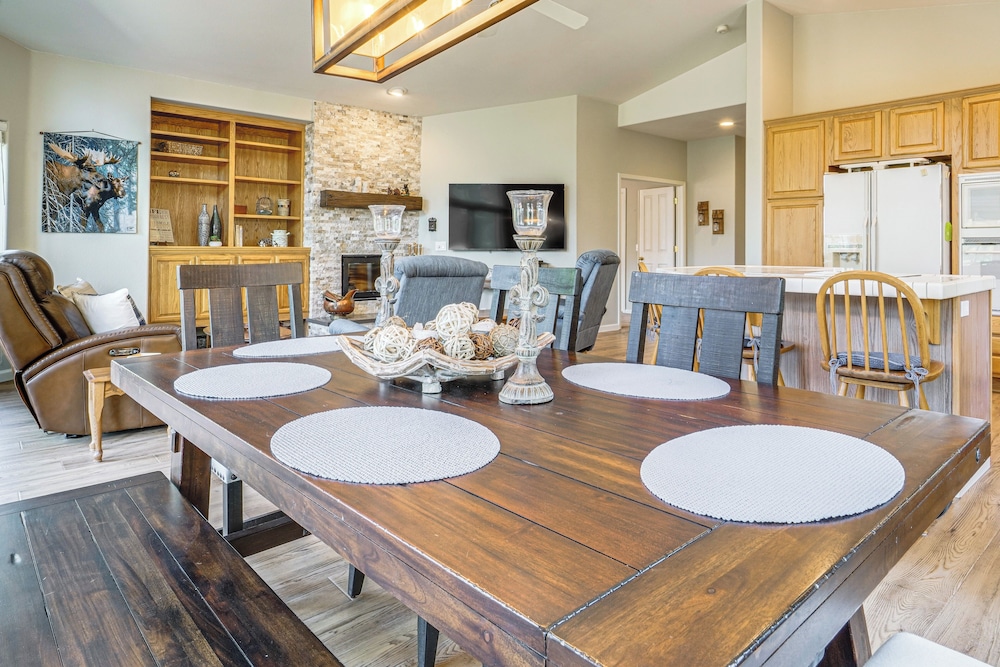 Golf & Mountain Views - Retreat in Clio
