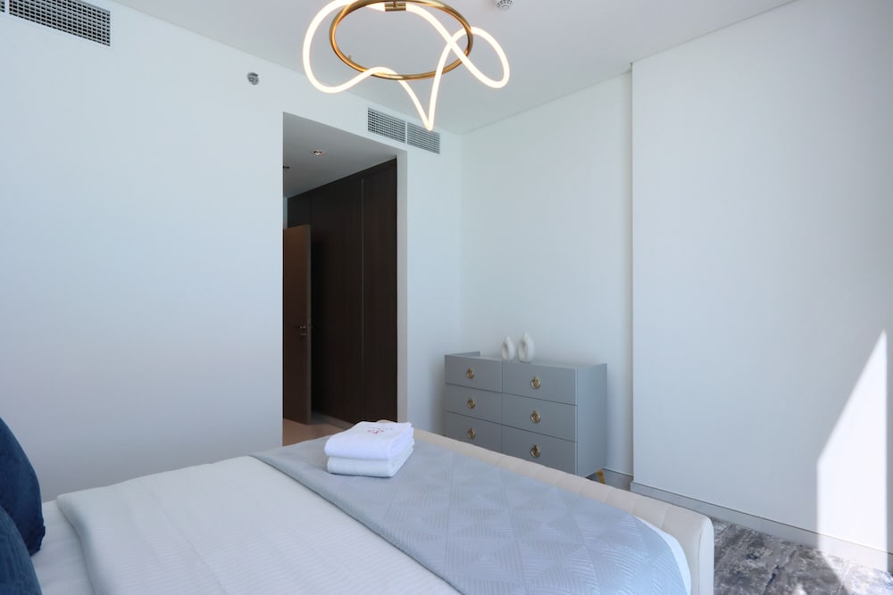 Panoramic 2BR at District One