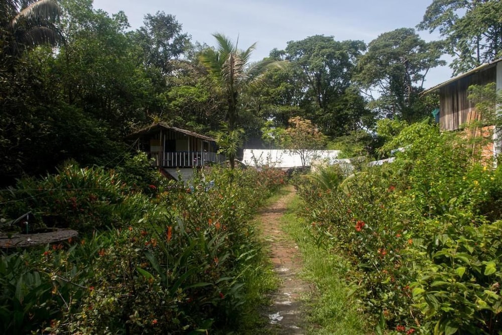Wira Pora Hostal