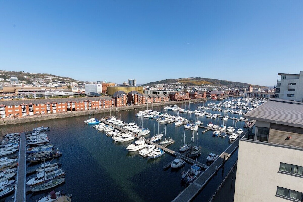 Just Stay Wales Beautiful 1 Bed Flat - Marina View