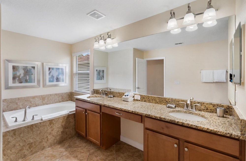 Paradise Palms Resort 5 Bedroom Home with Spa 5 Home