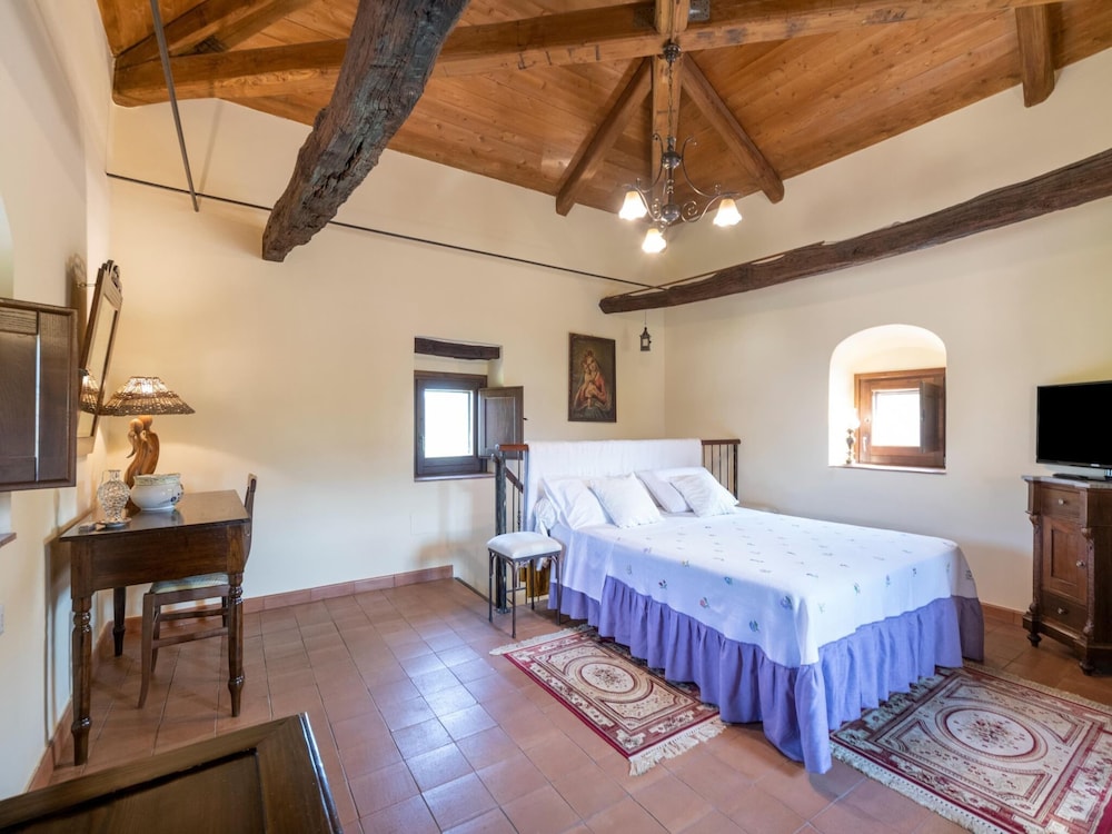 Holiday Home in Stilo With Pool & Views view 5