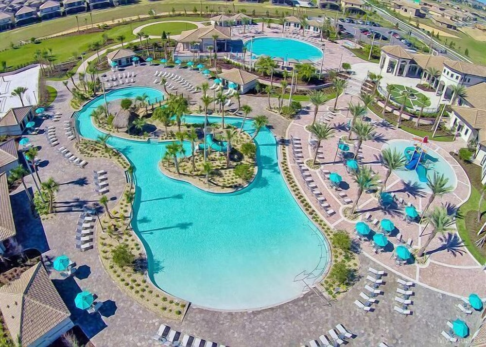 Wonderland Sleeps 14 Free Waterparks and South Facing Pool