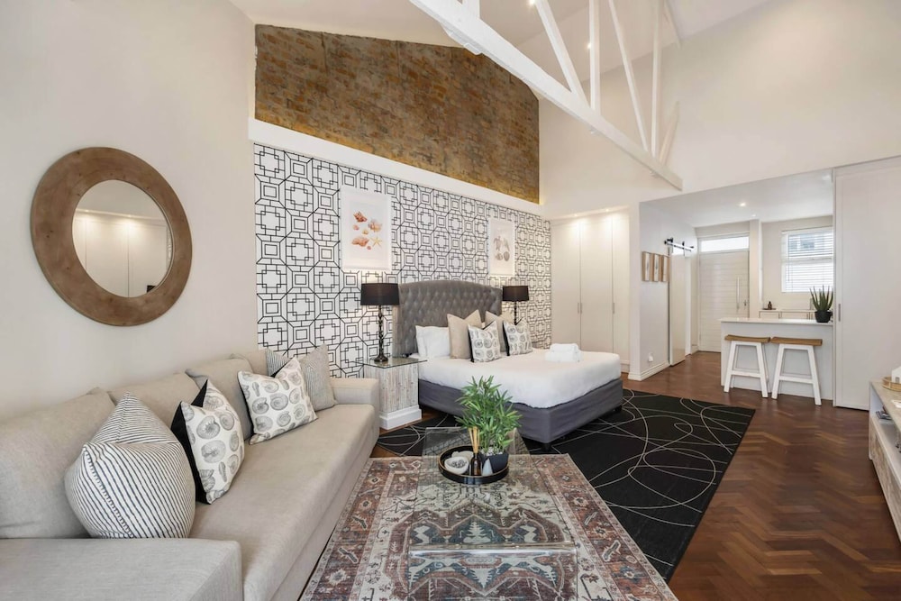 Stunning Sea Point Promenade Apartment view 3
