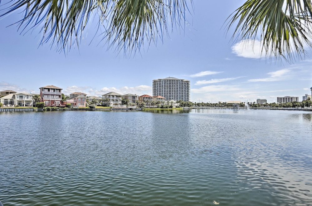 Destin Townhome With Beach Access & 2 Pools! view 4