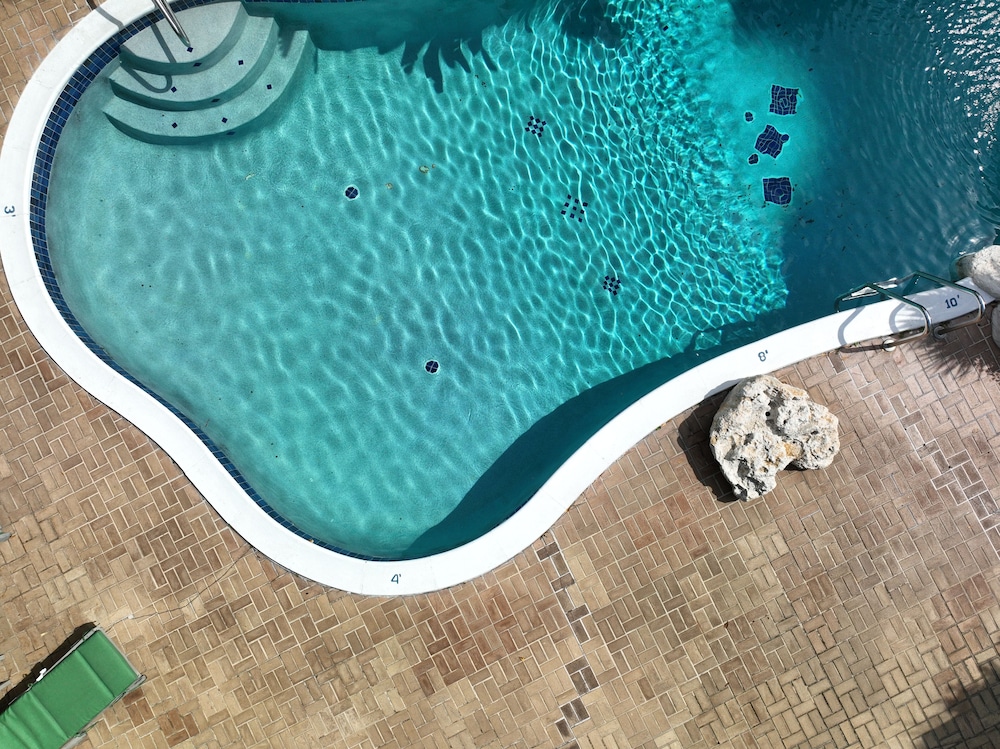 Grand Bahama Island - Freeport Vacations - Freeport Resort  Club - Property Image 2