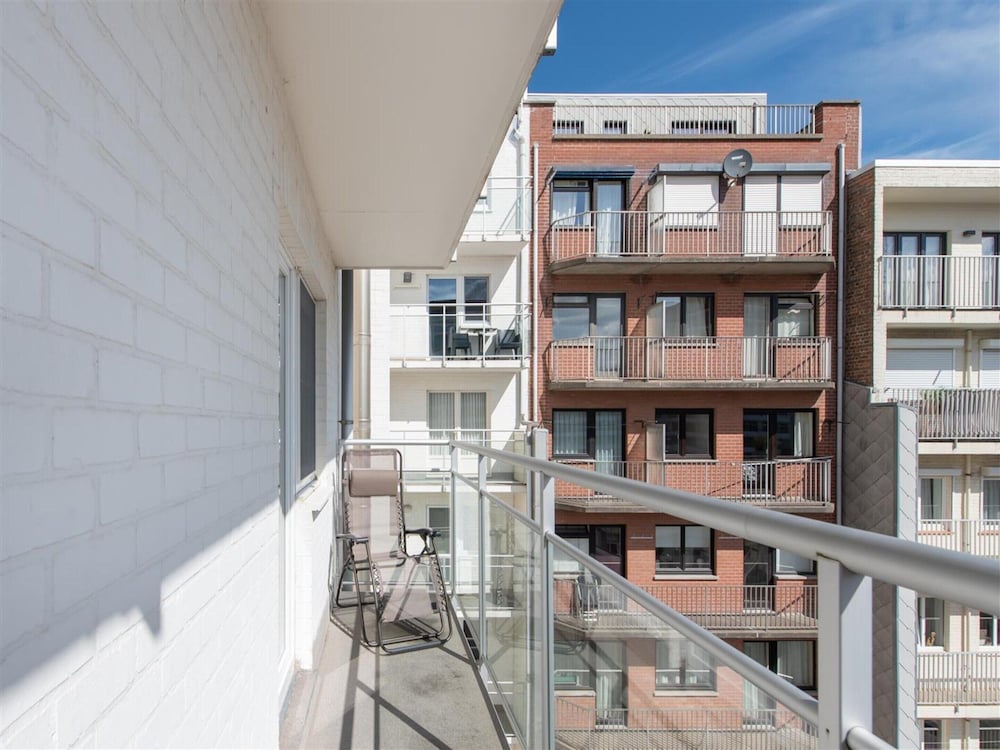 Lateral sea View Apartment in Ostend