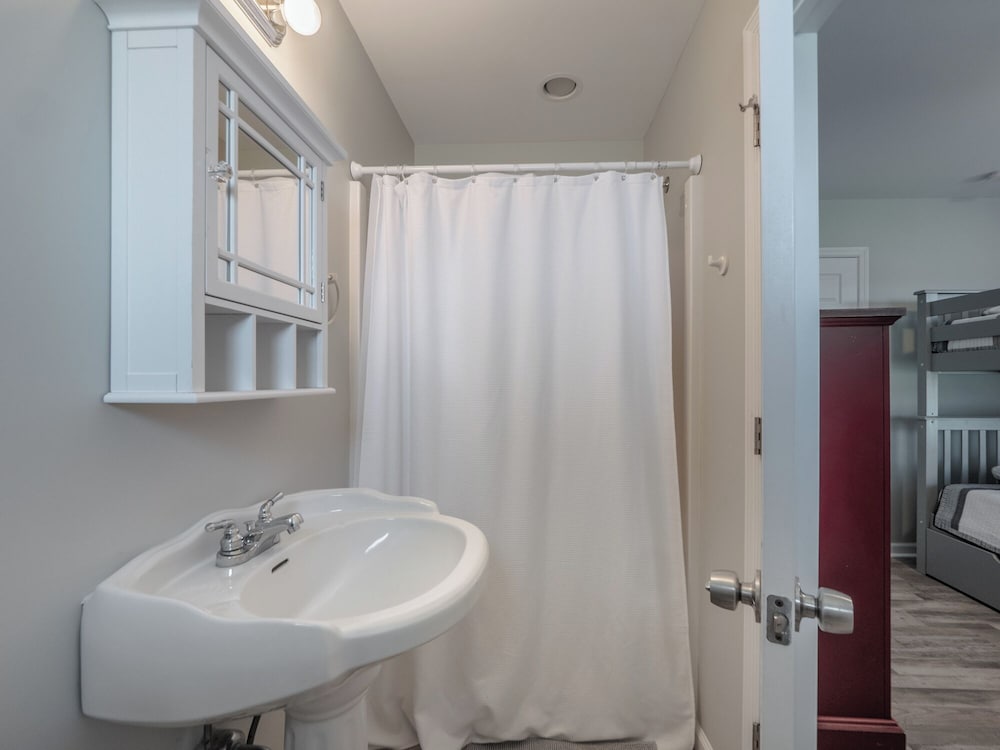 Shore Therapy by Topsail Realty