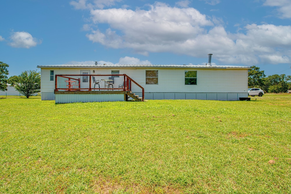 1 Mi to Lake Texoma: Peaceful Kingston Getaway