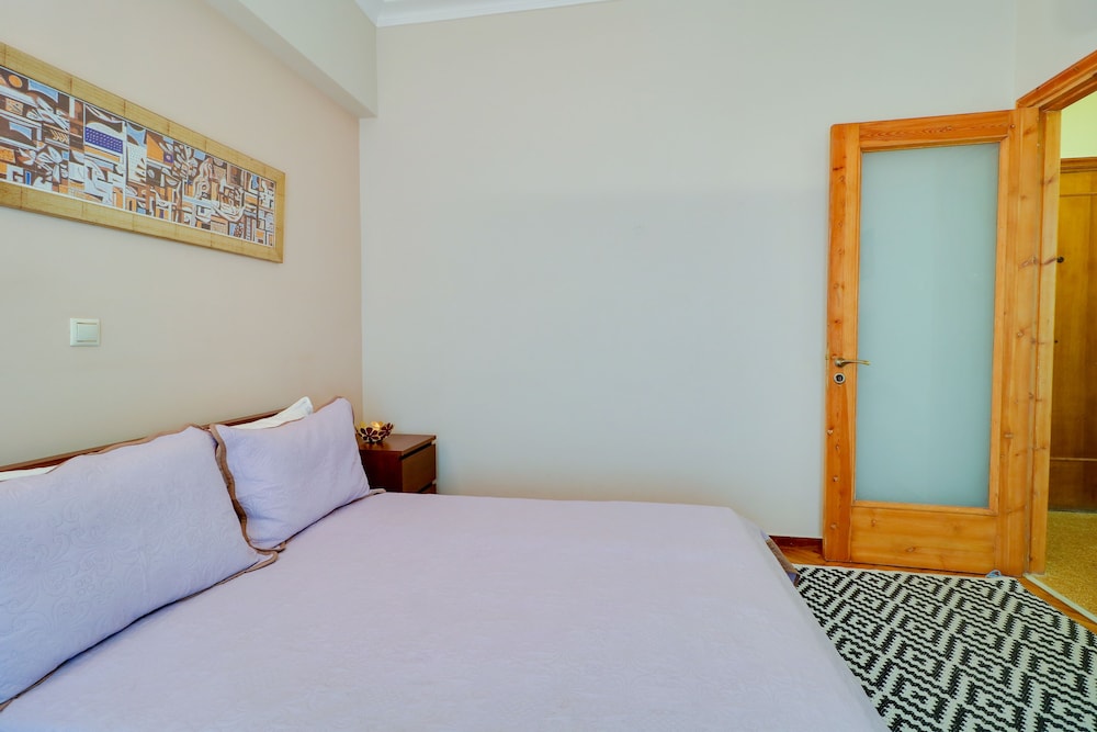 Parliament Syntagma Apartment by Living-Space