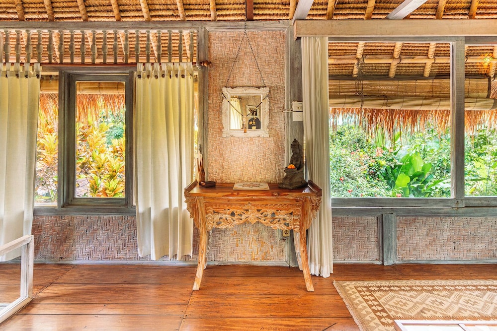 Barong Retreat Villa Ubud with Hammock Terrace, Garden & Koi Pond