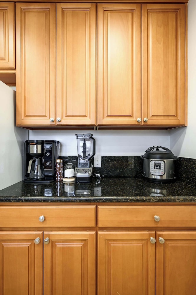Cozy Home Near LA With Full Kitchen Laundry