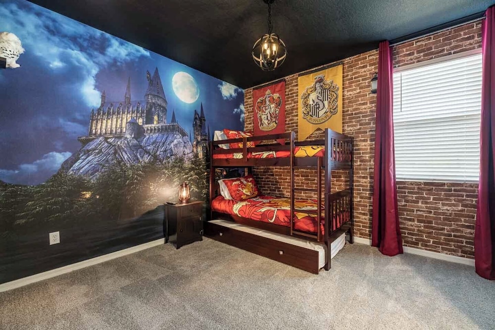 Spacious 9-bedroom Orlando vacation home