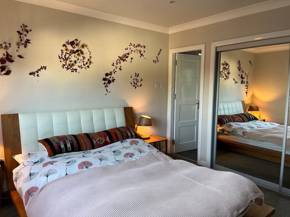 4-bed Seaside Dream House - Sleeps 8 & Parking