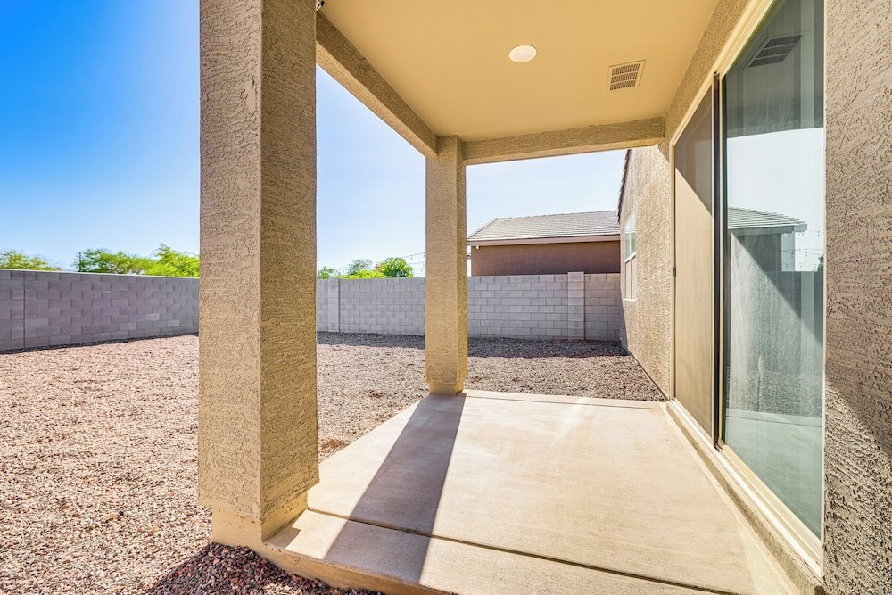 4 Mi to South Mountain Park: Phoenix Area Home