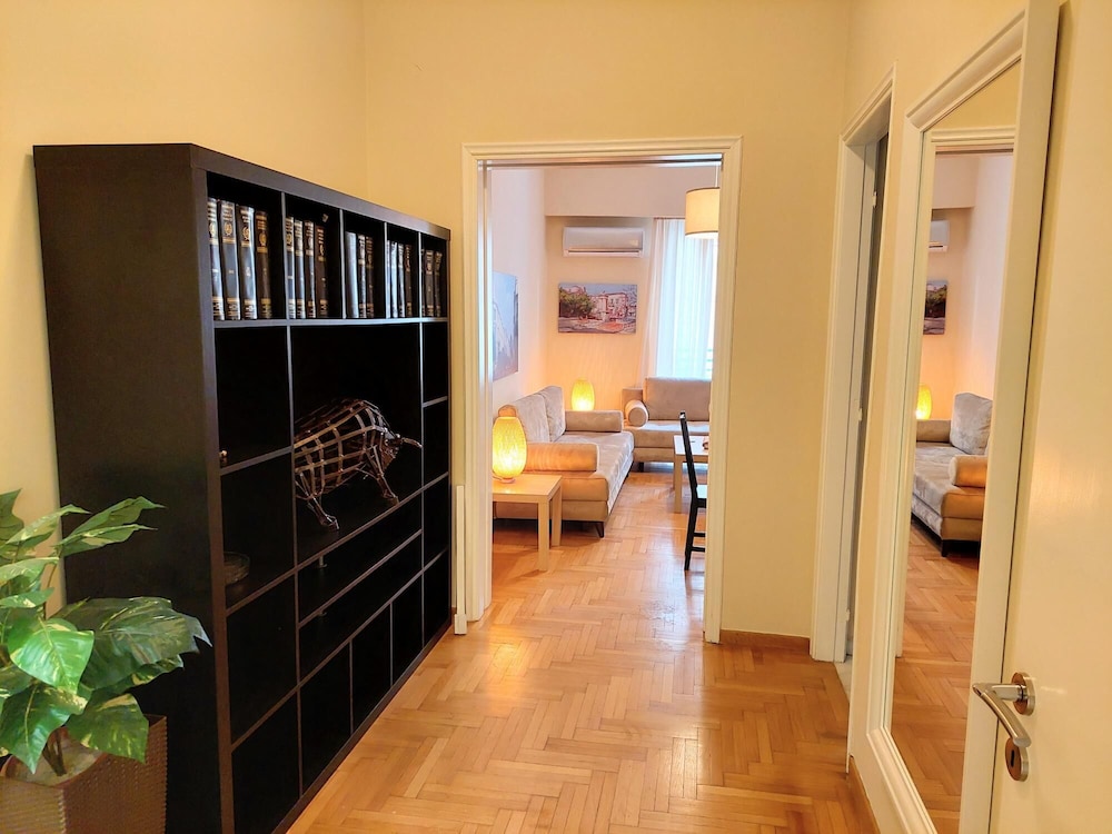 Grand Apartment in Parliament Square