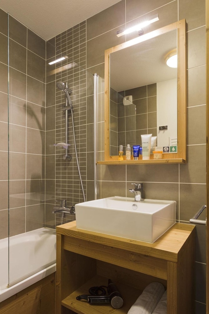 Apartment in Les Menuires With Spa & Ski Access