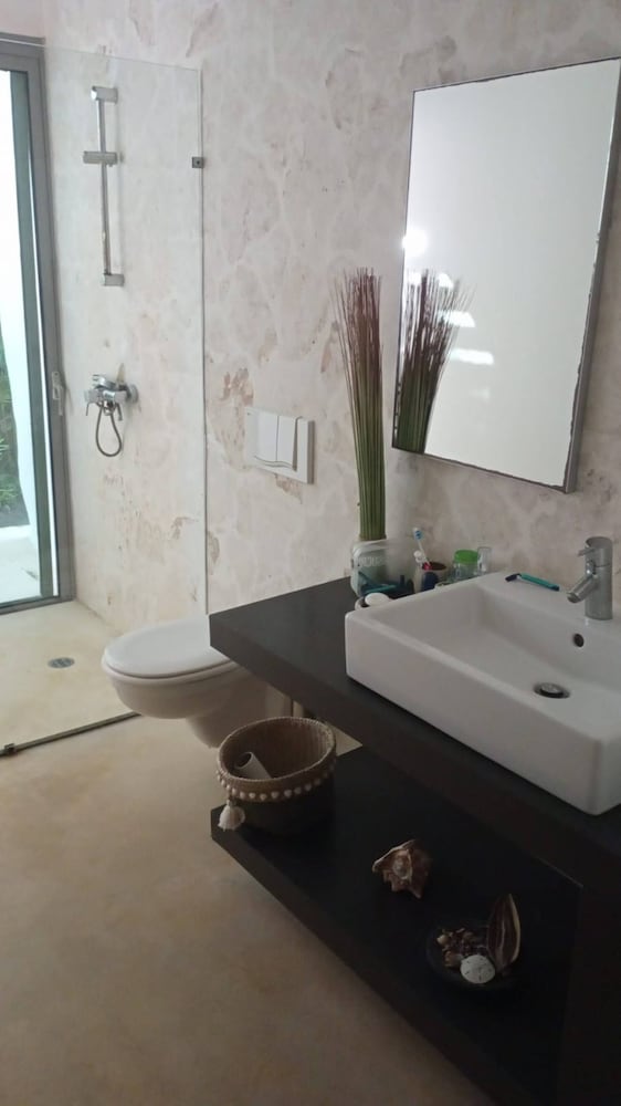 Villa Joyosa- Las Terrenas Beachfront Villa