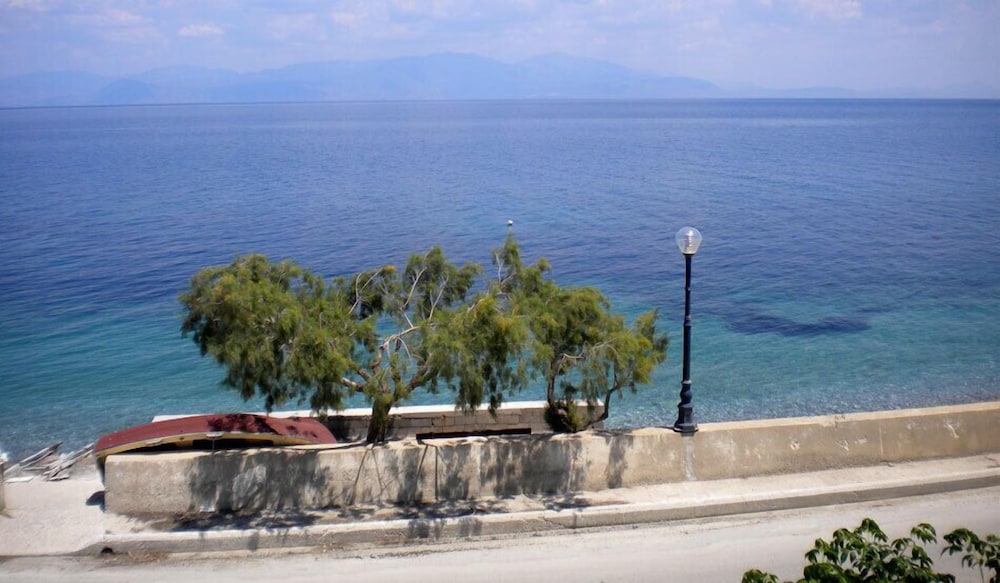 Lykoporia Beach Apartments
