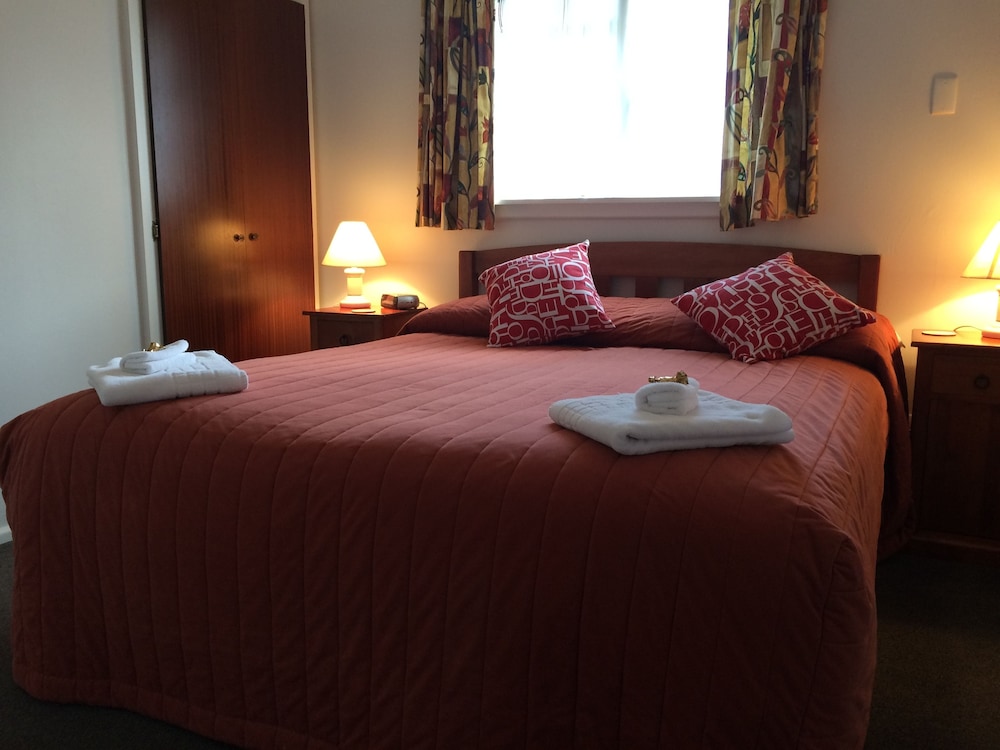 Earnslaw Motel view 2