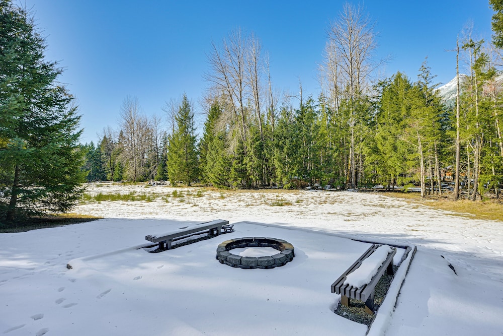 Deck, Hot Tub & Fire Pit: Mtn-view Packwood Cabin
