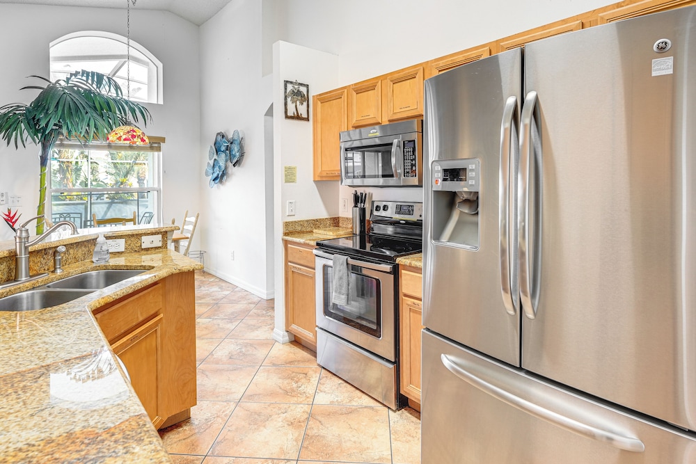 3 Mi to Disney World: Poolside Oasis w/ Game Room